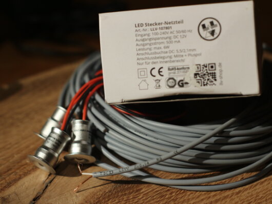 Detail der sicheren Verkabelung mit E27-Fassung und Textilkabel