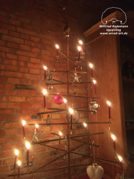 Ausgewählte Autoteile aus dem Fundus vor der Verarbeitung