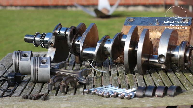 Lampe aus Kurbelwelle und Kolben