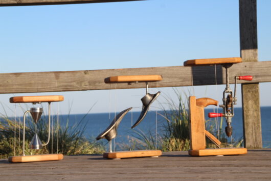 Ausgewählte Autoteile aus dem Fundus vor der Verarbeitung